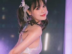 星黛鹿鹿i的写真，原图里的每一处都流露出蓝蝶的柔情。