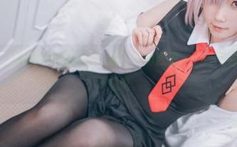 “是本末末”的莱莎泳装壁纸，放不下的欲望，一口气看完原图啥也不想说。
