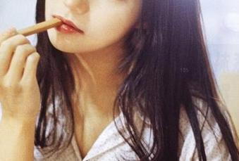 果团网 – little贝壳喵又出新网袜系列，合集里藏着的小火花不少哦