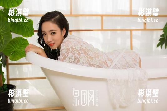 果团网 - 无法抵挡的吊带诱惑，王婉悠在高清美图里，似乎连空气都变得缠绵了。