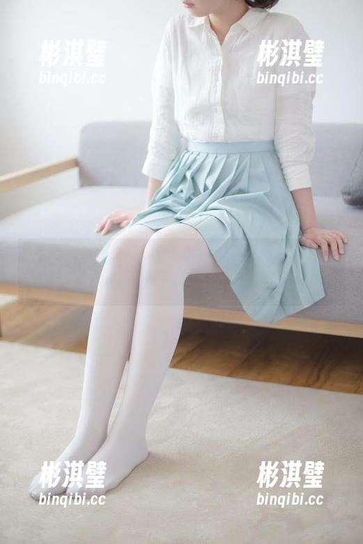 森萝财团更新的美图！薄白丝背影……会让人想东想西的哦。