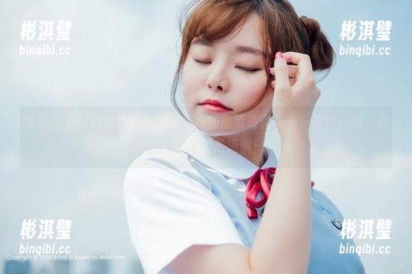 波萝社 - 让我来给你介绍柳侑绮的高清写真集——夏日风情，提醒你别忘了防晒哦！