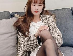 泥泥汝的短裤写真，高清就像把我们的眼睛打开了一扇窗。