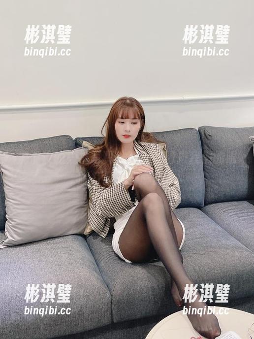 泥泥汝的短裤写真，高清就像把我们的眼睛打开了一扇窗。