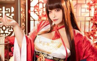 在洛璃LoLiSAMA的眼里，众生都只是她美图里的一颗颗小星星，吻一吻也不过是打个招呼。