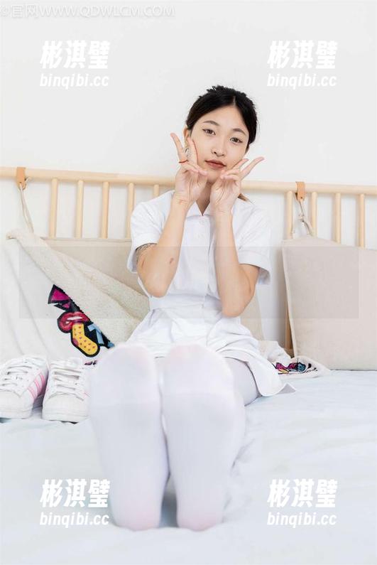 物恋传媒 - 小竹的粉色船袜说：放我进网盘，下载我之后才能开始奇幻之旅！