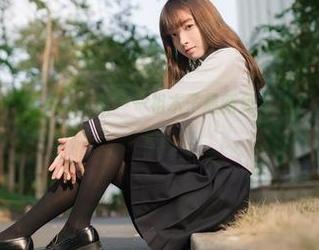 地上有兔子，画面超级清新——祖木子最新免费JK少女图片你见过没？