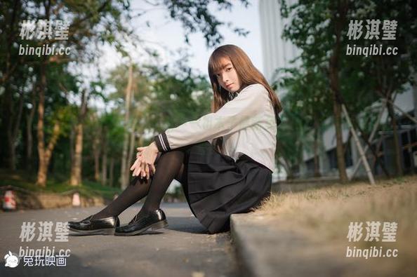 地上有兔子，画面超级清新——祖木子最新免费JK少女图片你见过没？
