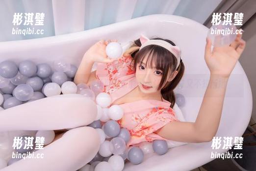 它是桃花潭水？神乐坂真东的cos让我好奇又不知所措