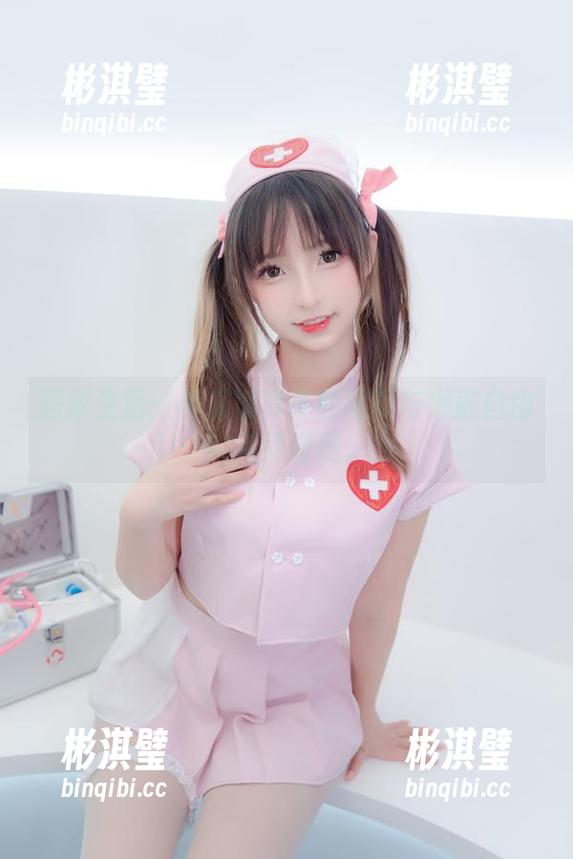 居家生活：神乐坂真冬的写真与懒散自由的完美碰撞。