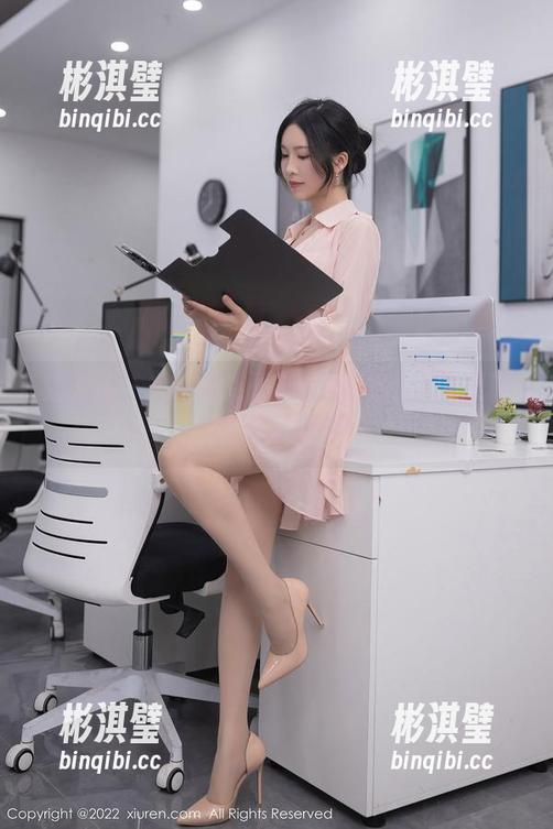 秀人网 - z杯悠悠更新：婚纱的不可思议，猜她又想干嘛