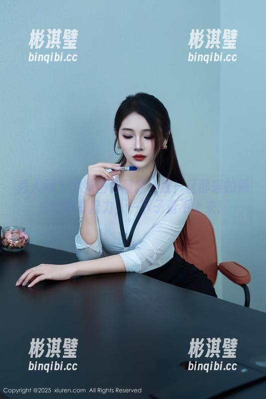 秀人网 - 学妹图包最新上线！区静瑶的照片好像有魔力，一下子看不上来！
