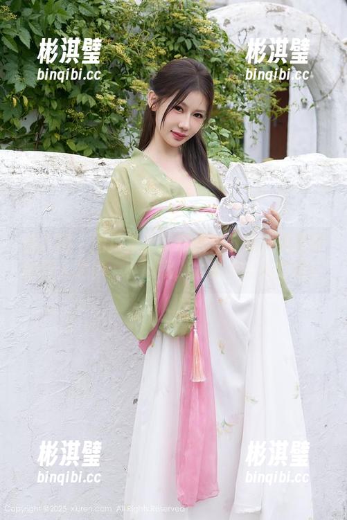 秀人网 - 图库预警：有人在下载大美媚京的双人之作，小心哦，太美得让人窒息！