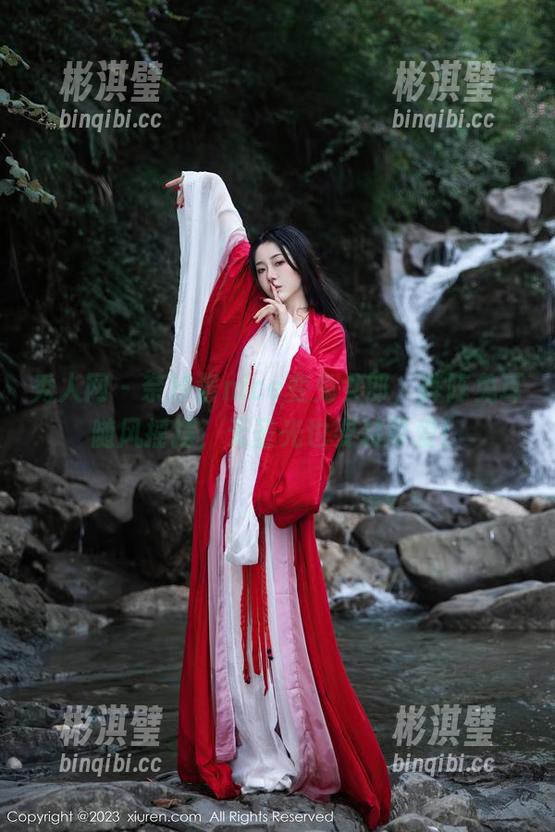 秀人网 - 奈汐酱nice变兔女郎，阵阵兔耳随风摇摆，无圣光也要装可爱！