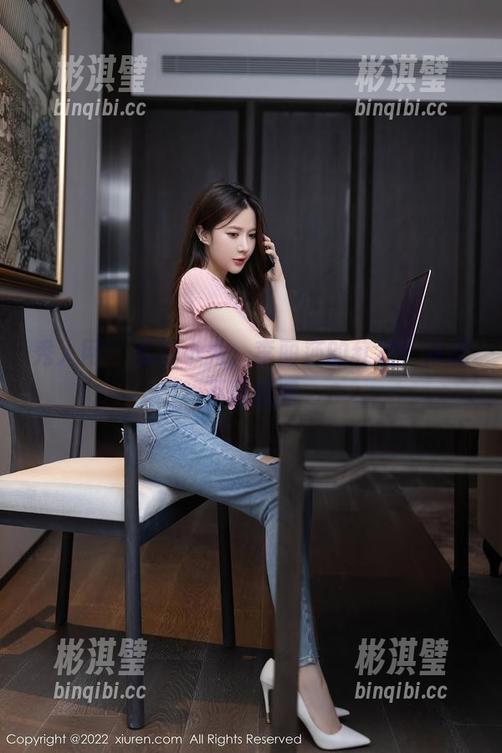 秀人网 - 私拍小秀：李丽莎的红裙，从此不再低调