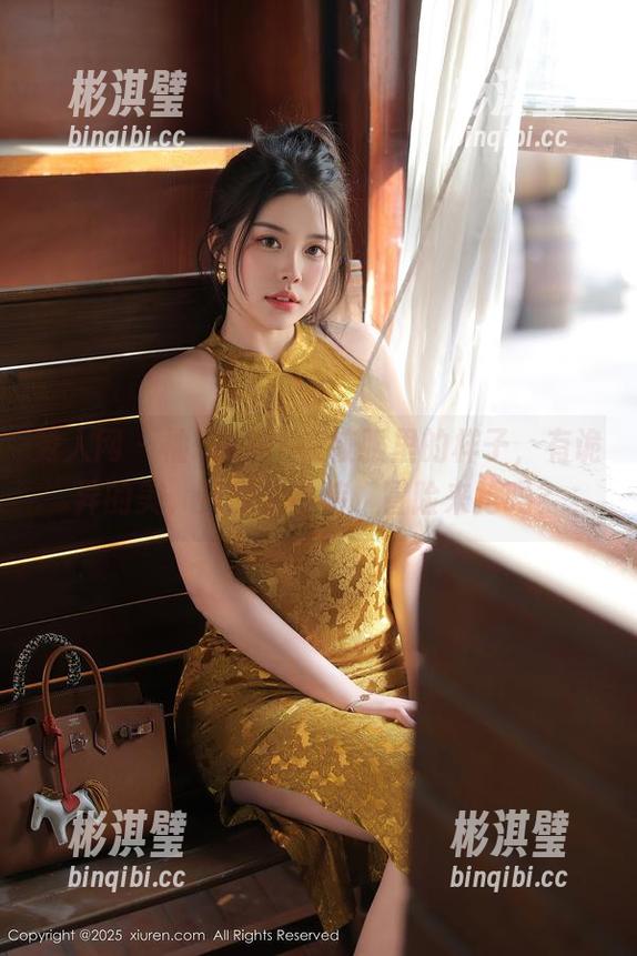 秀人网 - 柚琪Rich在校服里的样子，有诡异的美，资源太独特，冒险来抢吗？
