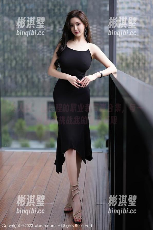 秀人网 - 程程程的职业装写真合集，每一张都在挑战我的审美极限