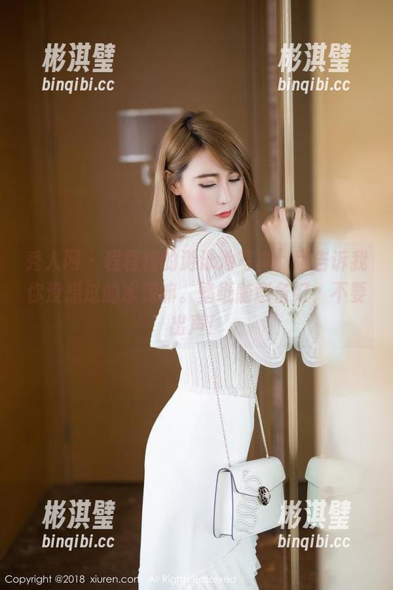 秀人网 - 程程程的游泳池写真，别告诉我你没想过的水深嘛。壁纸随意备好，不要出声！