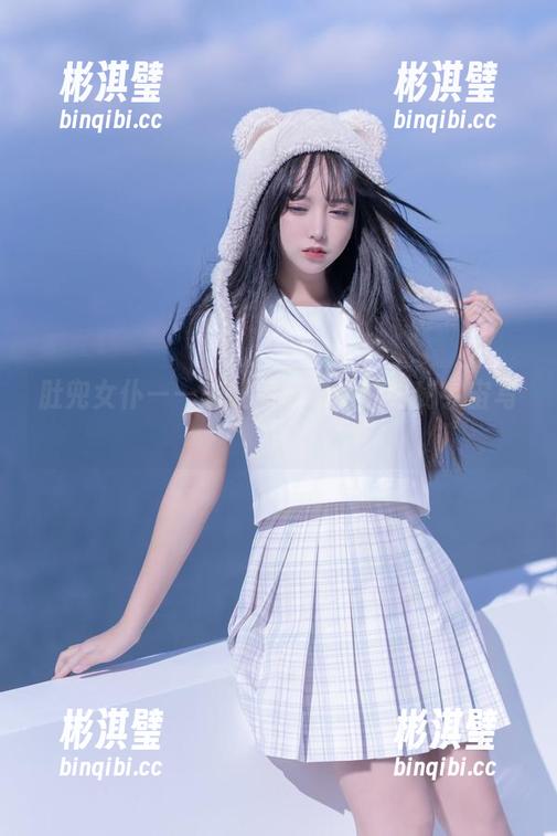 肚兜女仆——米线线sama的维秘宇宙写真