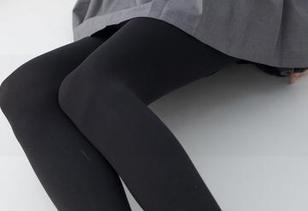 紧急企划 – 见希w的新作，白丝学生服在线，莫名有种想回到校园的冲动。