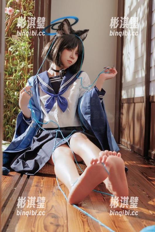 在无圣光的摄影下，纸悦Etsu_ko的“女友”真是活灵活现，捕捉到了那种幽幽的气息。