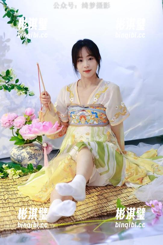 绮梦摄影 - 小代与校服的邂逅，原图里藏着的细节，图册却全都流露得更加真切。