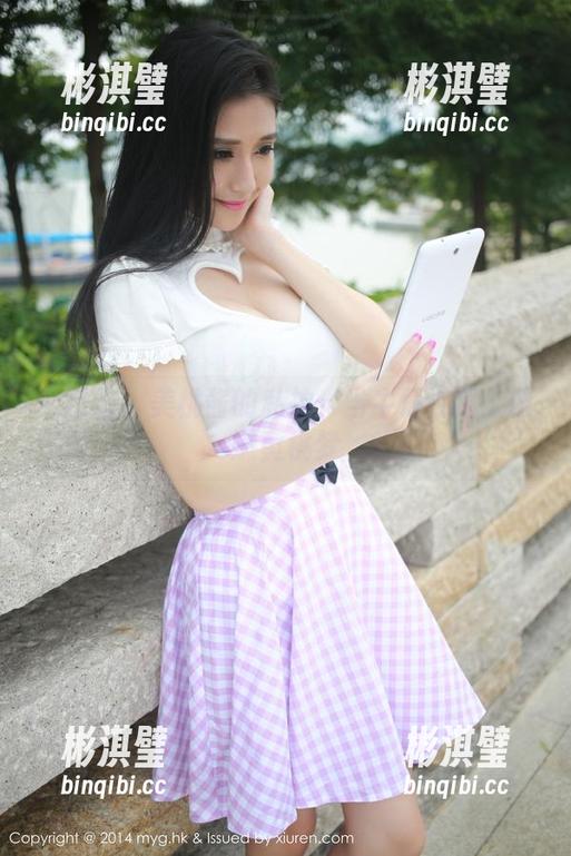 美媛馆 - 美桃酱的私拍：当牛仔裤遇上粉嫩黄桃梦