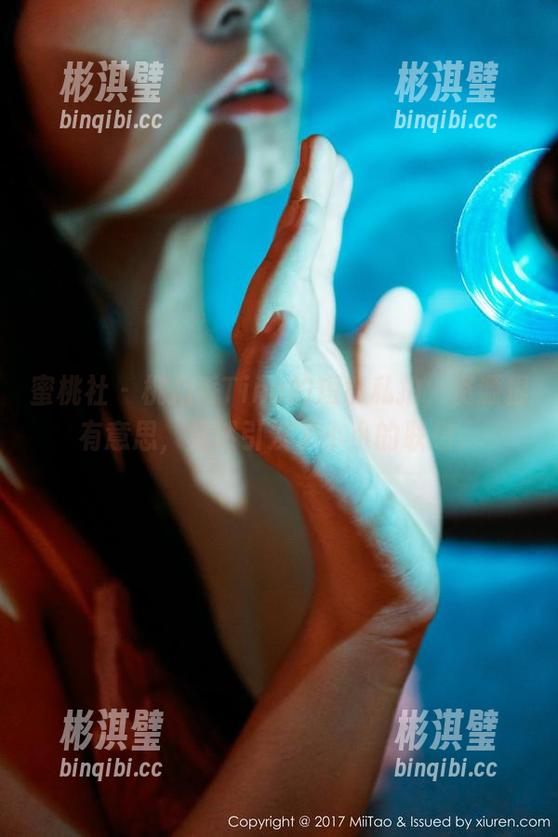 蜜桃社 - 桃乃香Tina的短裤私拍，资源很有意思，竟然引发了小小的联想。