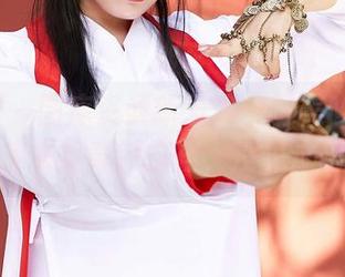 蜜桃社 – 图库资源新发现：萌美Moemi与皮衣的奇妙搭档，没见过吧？