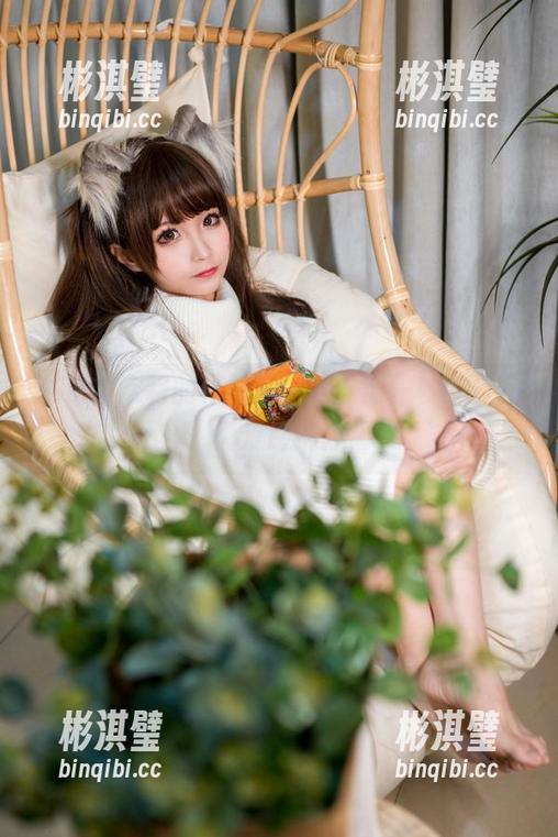 在这新定制的作品里，蠢沫沫一秒变公主，真爱感满分！