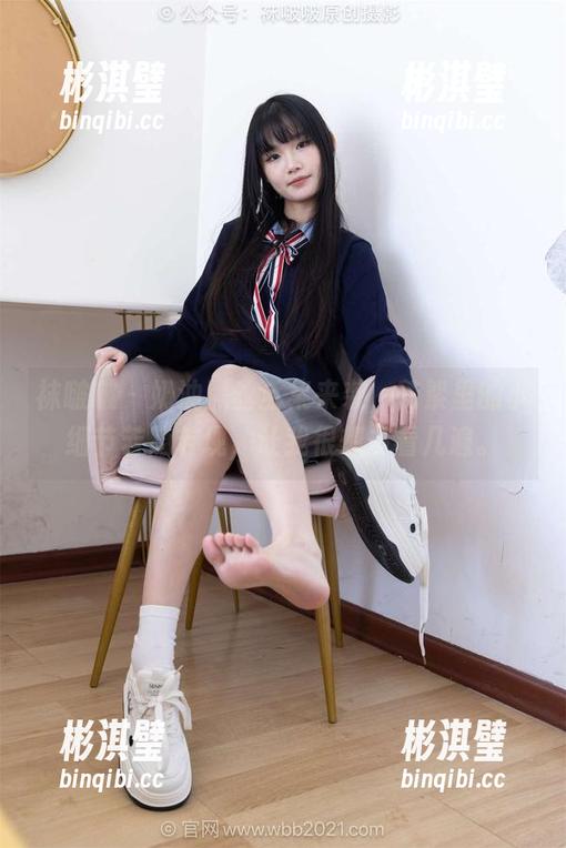 袜啵啵 - 奶油黑丝全集来袭，花絮里的小细节若隐若现，让我很想多看几遍。