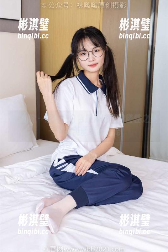 袜啵啵 - 果冻在白色脏棉袜里的随性之美——完美壁纸的新宠