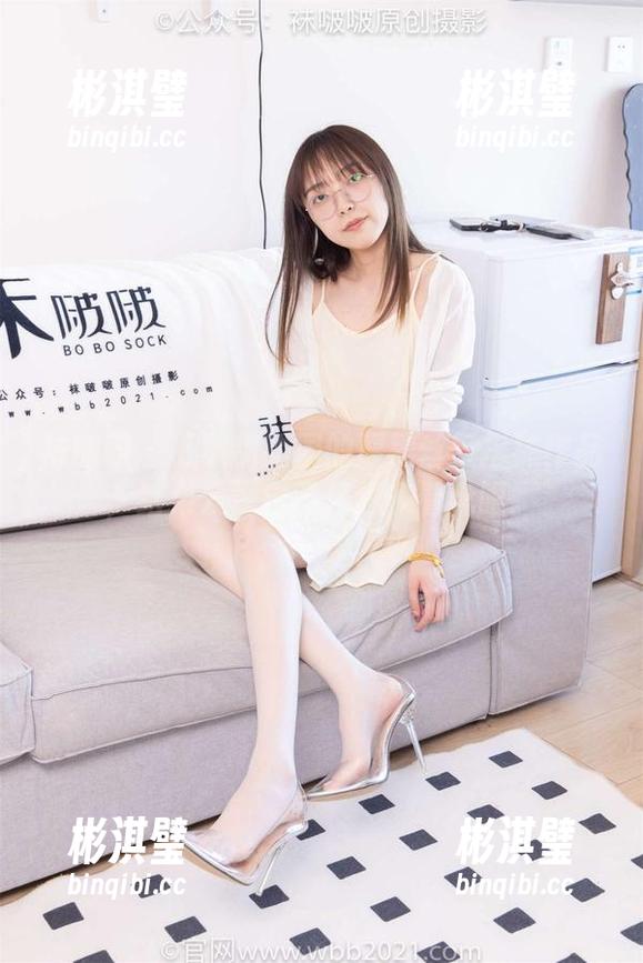 袜啵啵 - 下载甜甜圈的厚黑丝五指袜作品，结果发现自己只想多看几眼。
