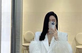 微密圈 – 金希儿再现经典紫色睡袍，图库中直属‘讨好’级别尝试！