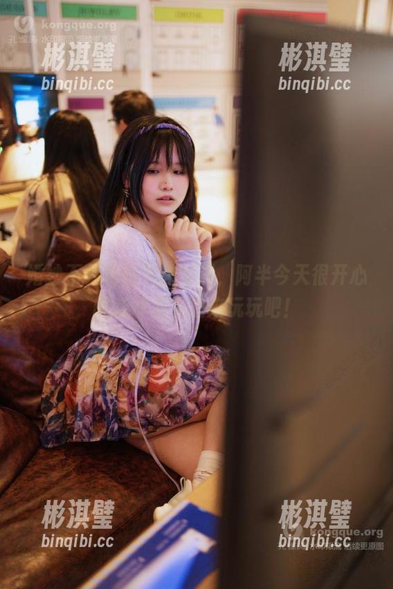 婚纱不只是婚礼的专属，阿半今天很开心的新作品下载来玩玩吧！