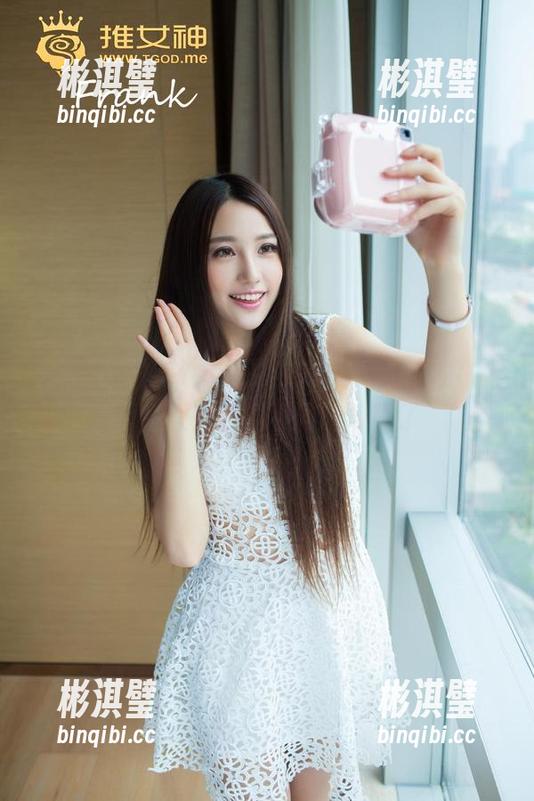 青豆客 - 娜依灵儿的内衣写真，满满的福利，似乎看到不同的故事了
