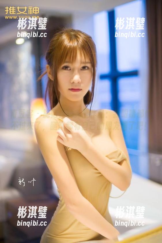 青豆客 - 施忆佳的美腿作品：我眼睛都忙不过来了，腿部都有自己的朋友圈了吧！