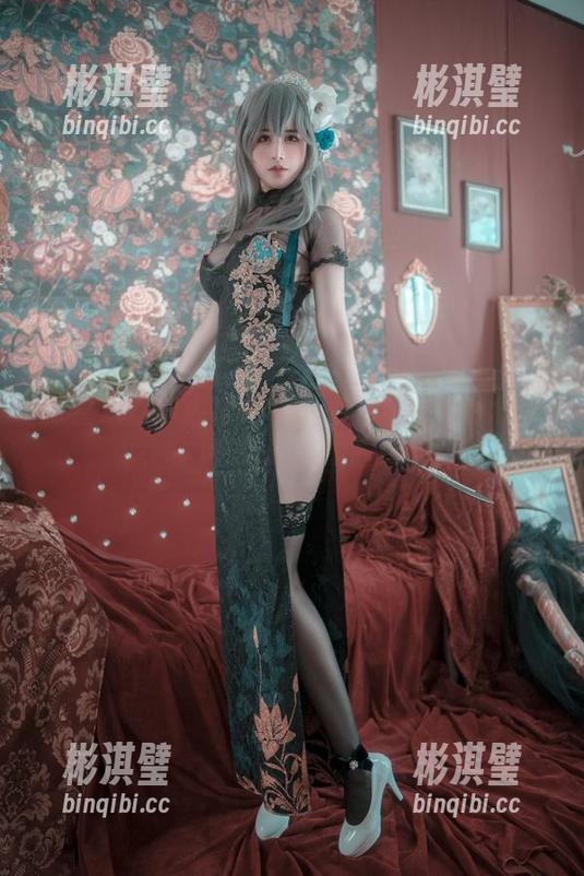 好喜欢这套戳心的白婚纱，鹿八岁baby高清图片值得你回味无穷！
